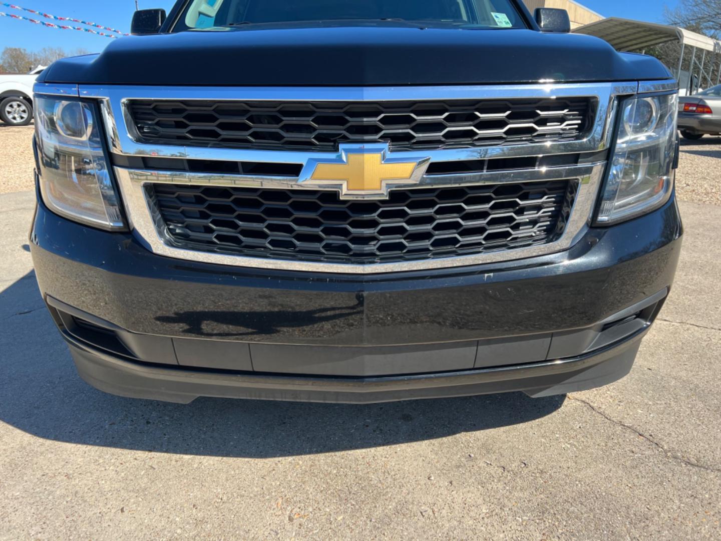 2015 Black /Black Chevrolet Suburban LT (1GNSCJKC9FR) with an 5.3L V8 engine, 6-Speed Automatic transmission, located at 4520 Airline Hwy, Baton Rouge, LA, 70805, (225) 357-1497, 30.509325, -91.145432 - 2015 Chevrolet Suburban LT 5.3 V8 Gas, 184K Miles, Heated Leather Seats, 7 Passenger Seating, Sunroof, Bose, Backup Camera, Does Have Minor Scratches, Tow Pkg. NO IN HOUSE FINANCING. FOR INFO PLEASE CONTACT JEFF AT 225 357-1497 CHECK OUT OUR A+ RATING WITH THE BETTER BUSINESS BUREAU WE HAVE BEEN A - Photo#2